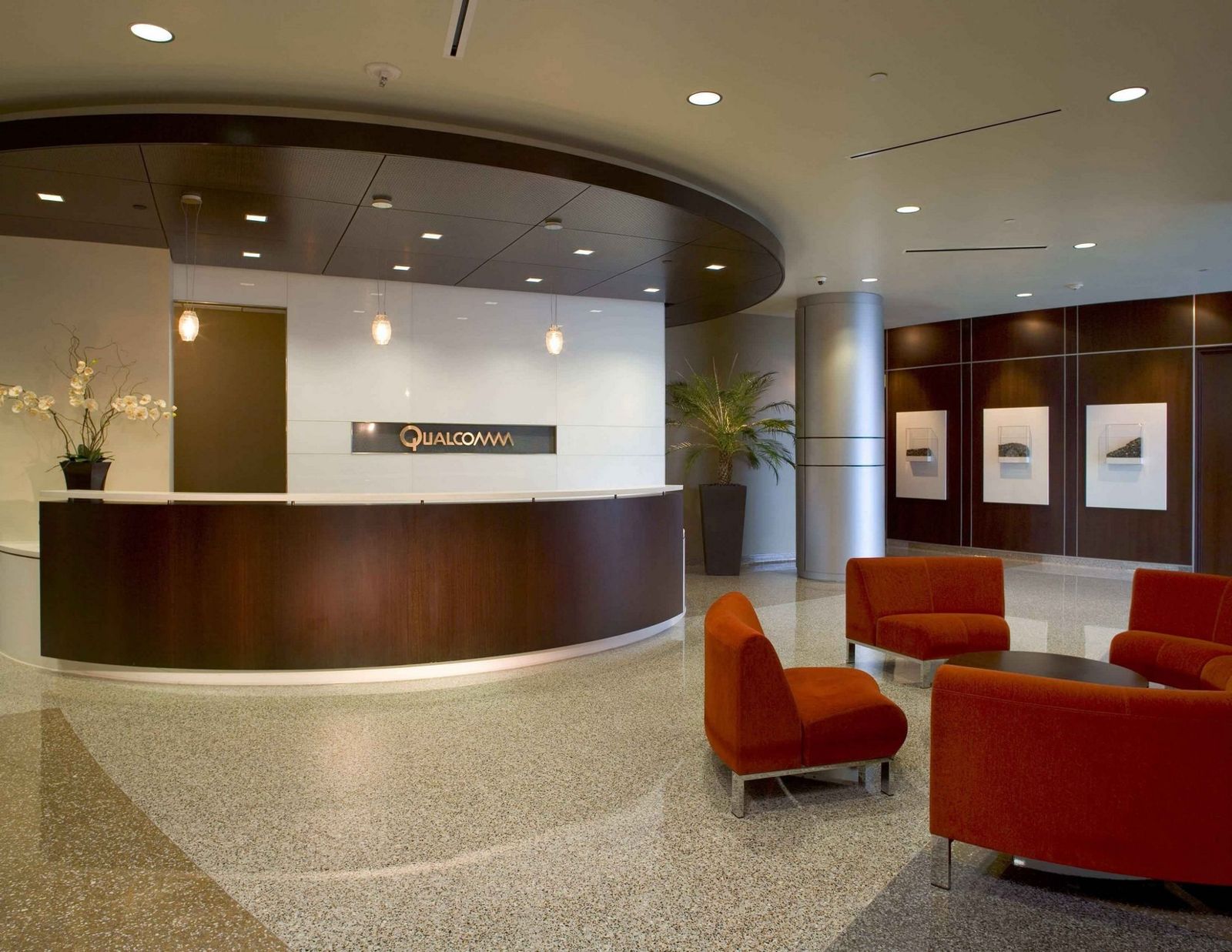 Qualcomm: Reception with red chairs on the executive floor