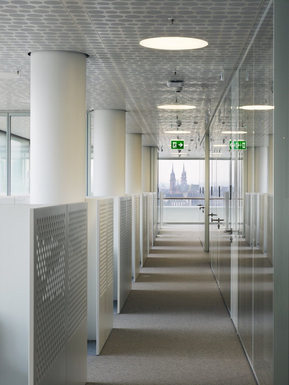 Roche: Office corridor with glass walls