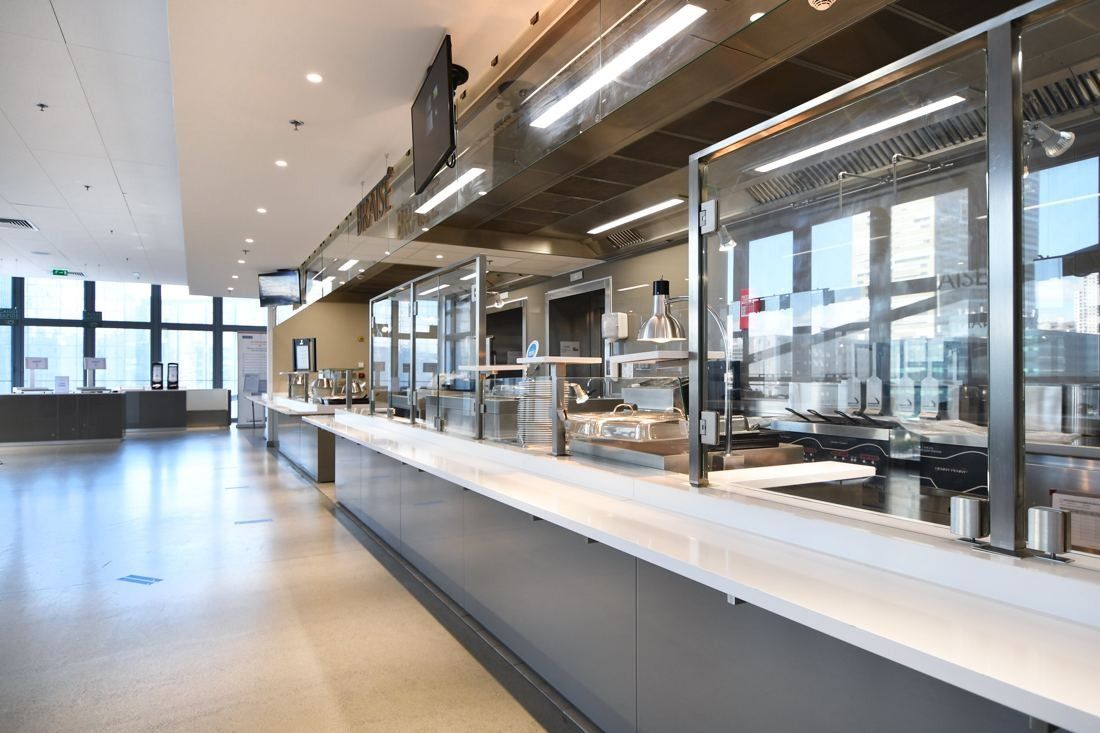 Saint-Gobain: Long serving counter in a bright restaurant with large windows