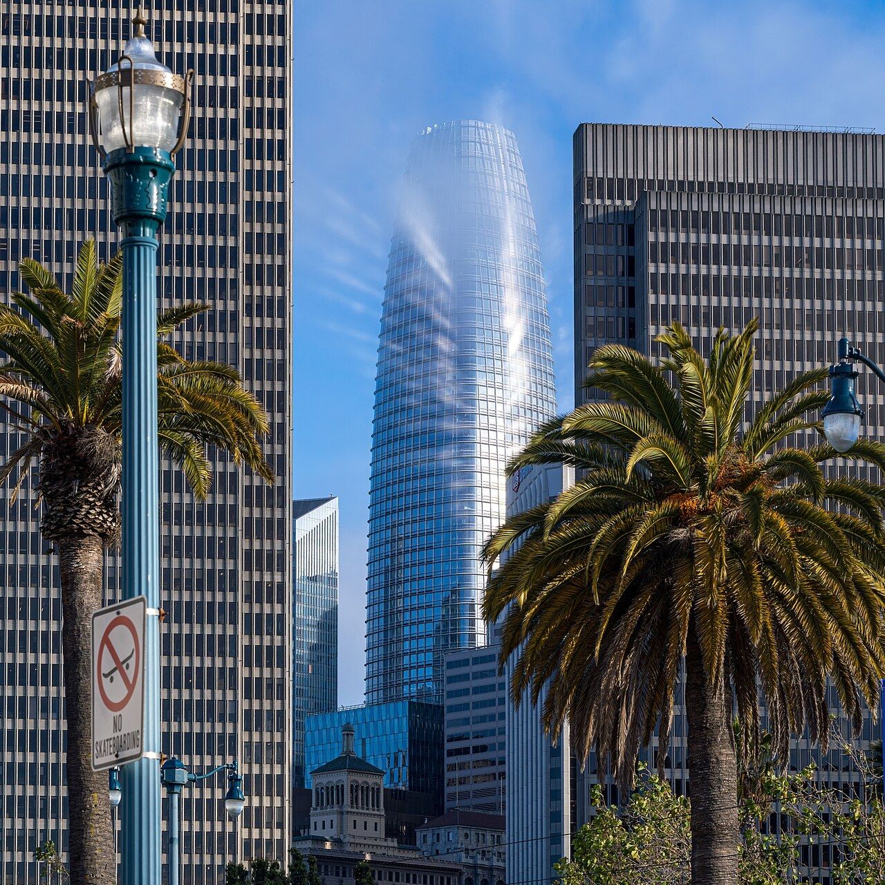 Salesforce: Salesforce Tower disappearing into fog