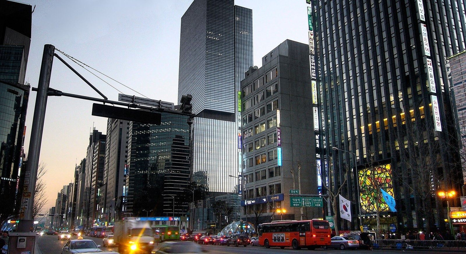 Samsung Electronics: Gangnam street with Samsung towers