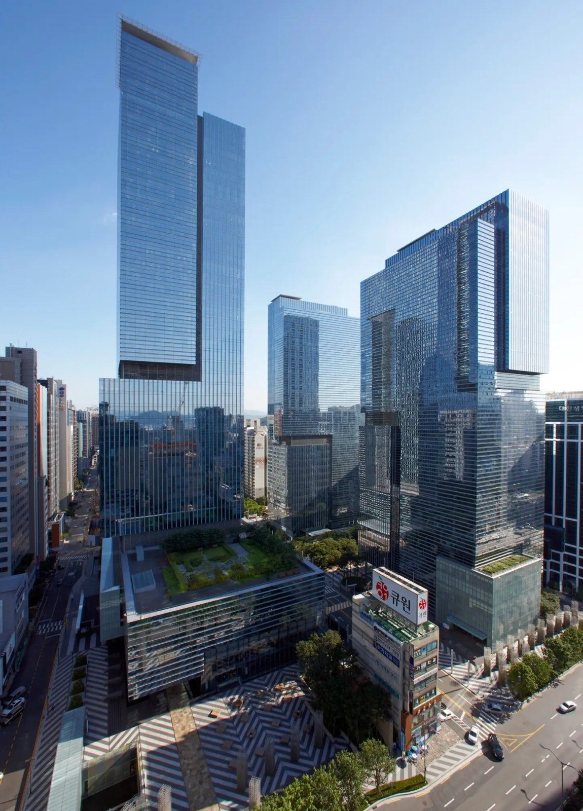 Samsung Electronics: Glass towers of Samsung Seocho
