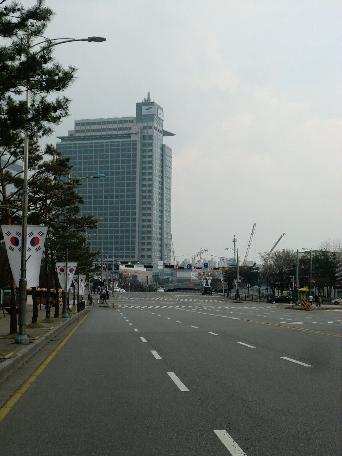 Samsung Electronics: Samsung Electronics' tower in Suwon