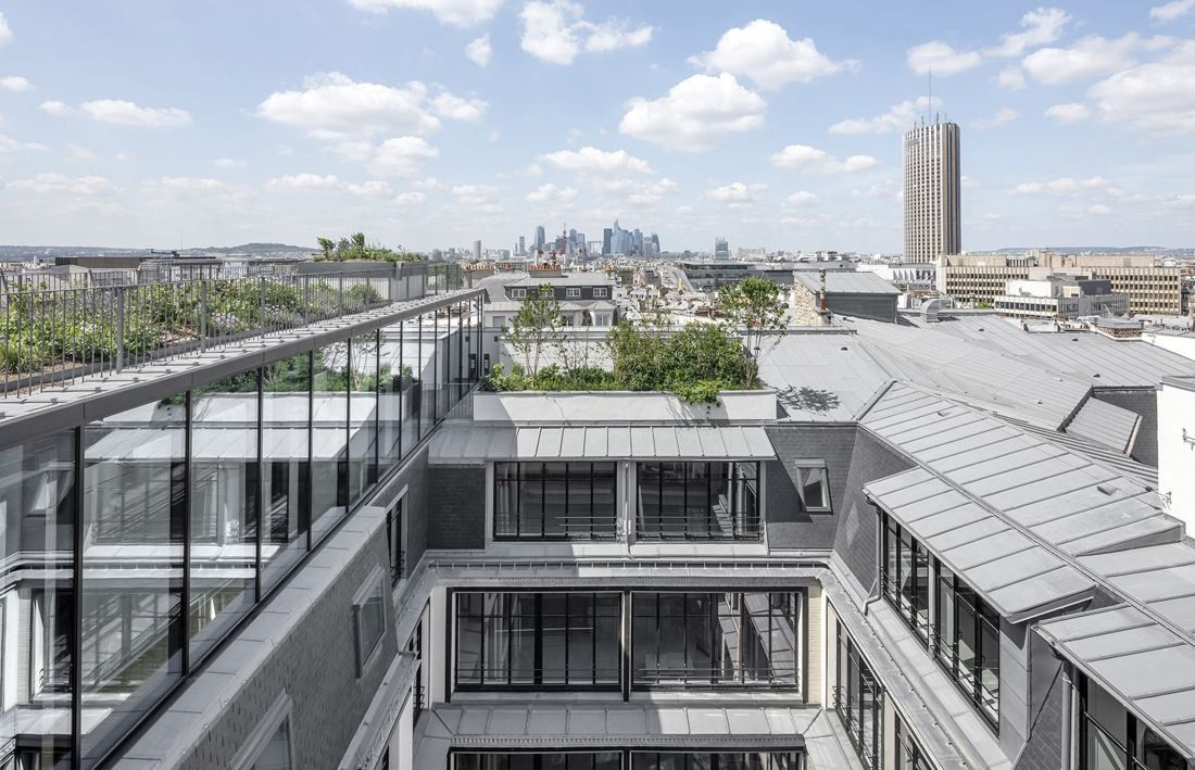 Sanofi: View from the roof over the inner courtyard, zinc roofs and the Paris skyline
