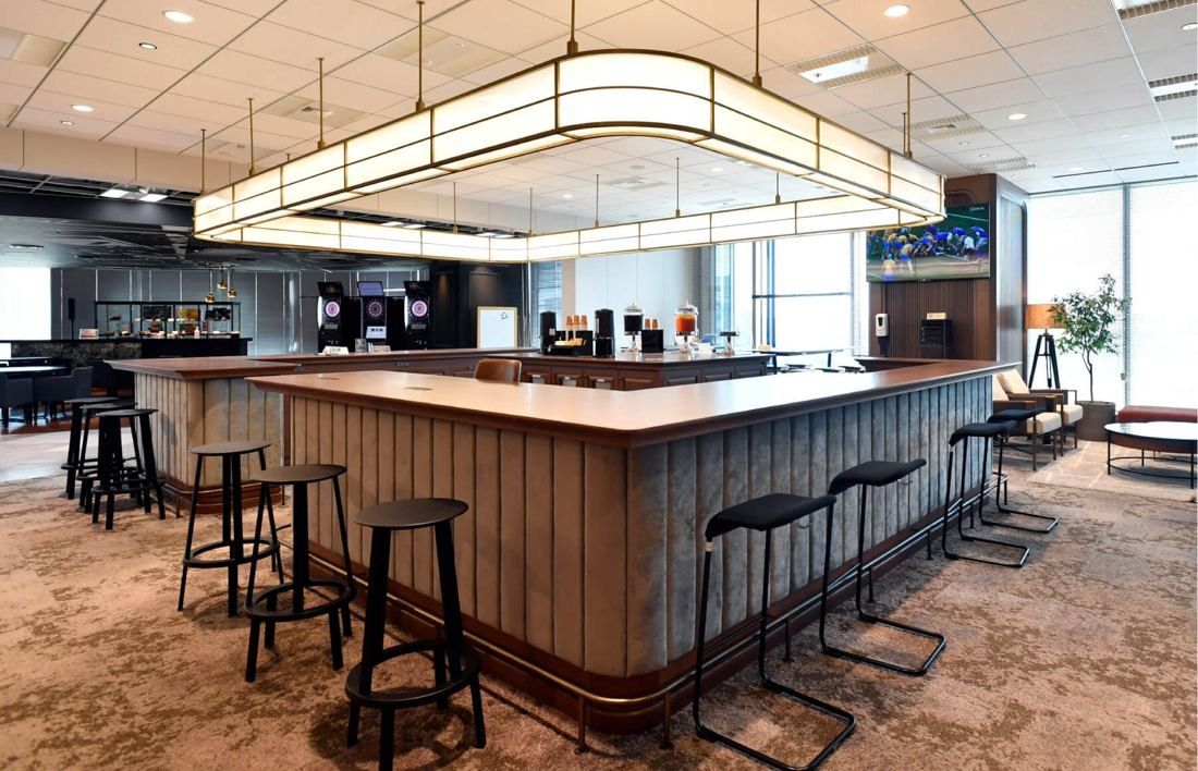 SEGA: Bar counter with high stools under a large rectangular pendant light