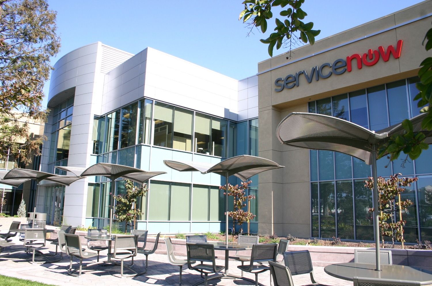ServiceNow: ServiceNow HQ with an outdoor terrace