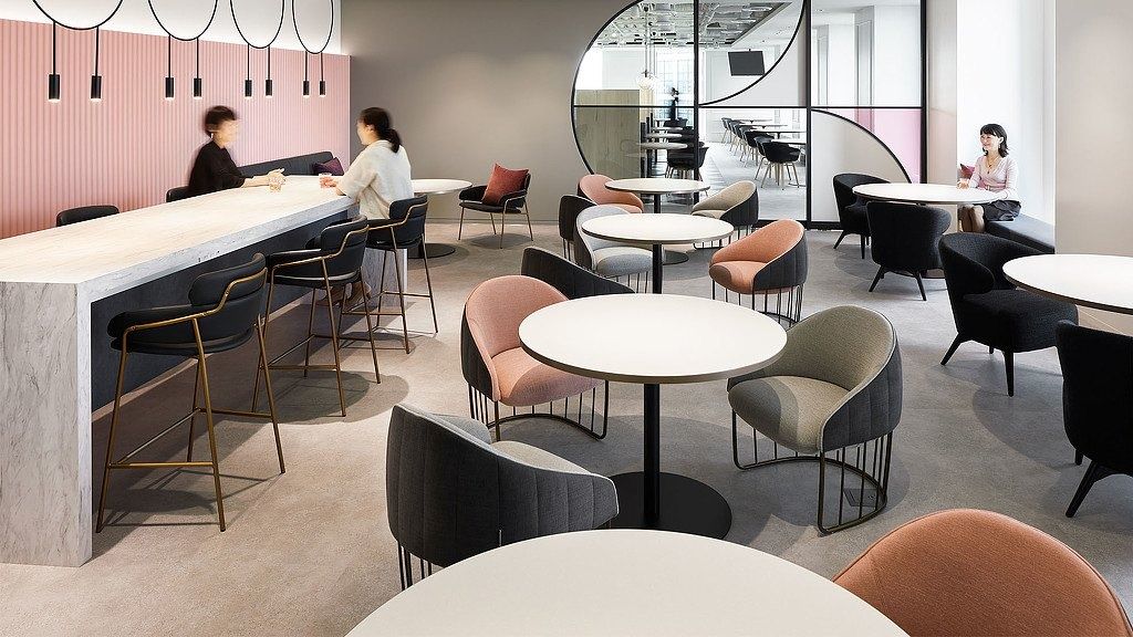 Shiseido: Tables and chairs in a bright work area