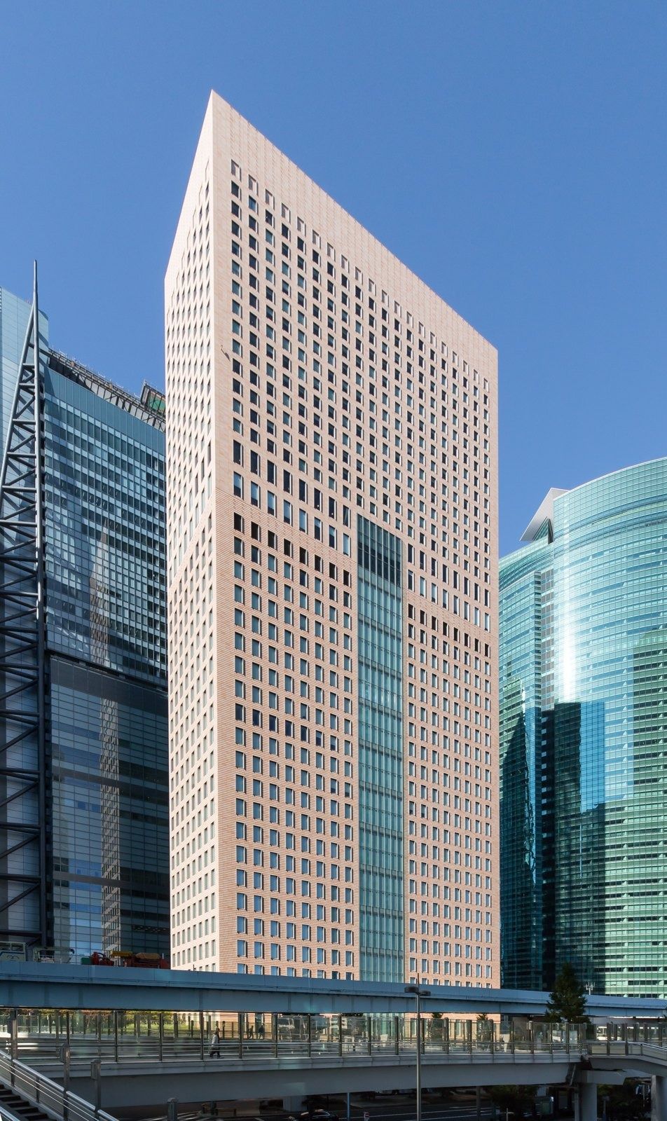Shiseido: Tall stone-and-glass office tower