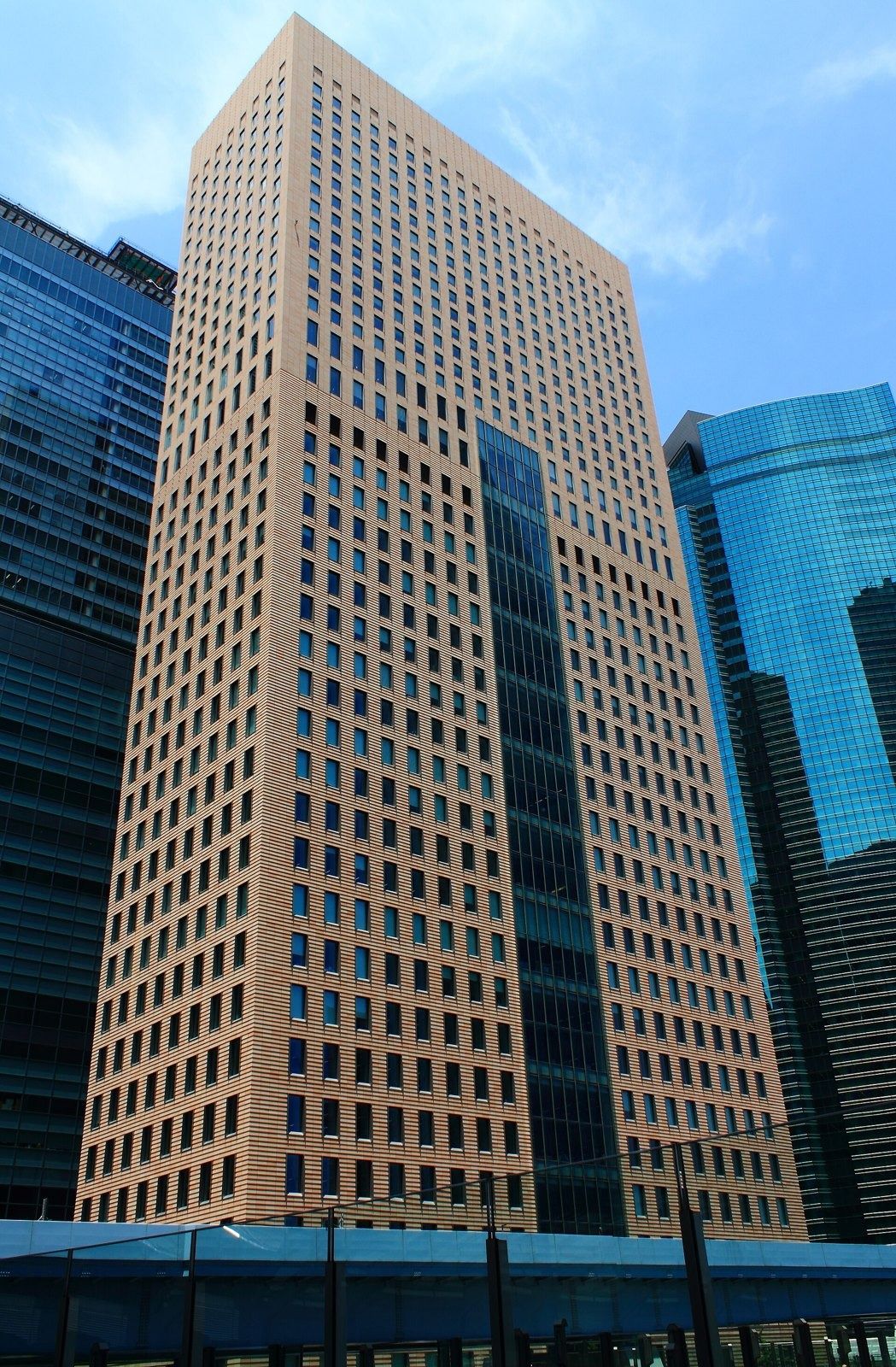 Shiseido: Tower seen from the street