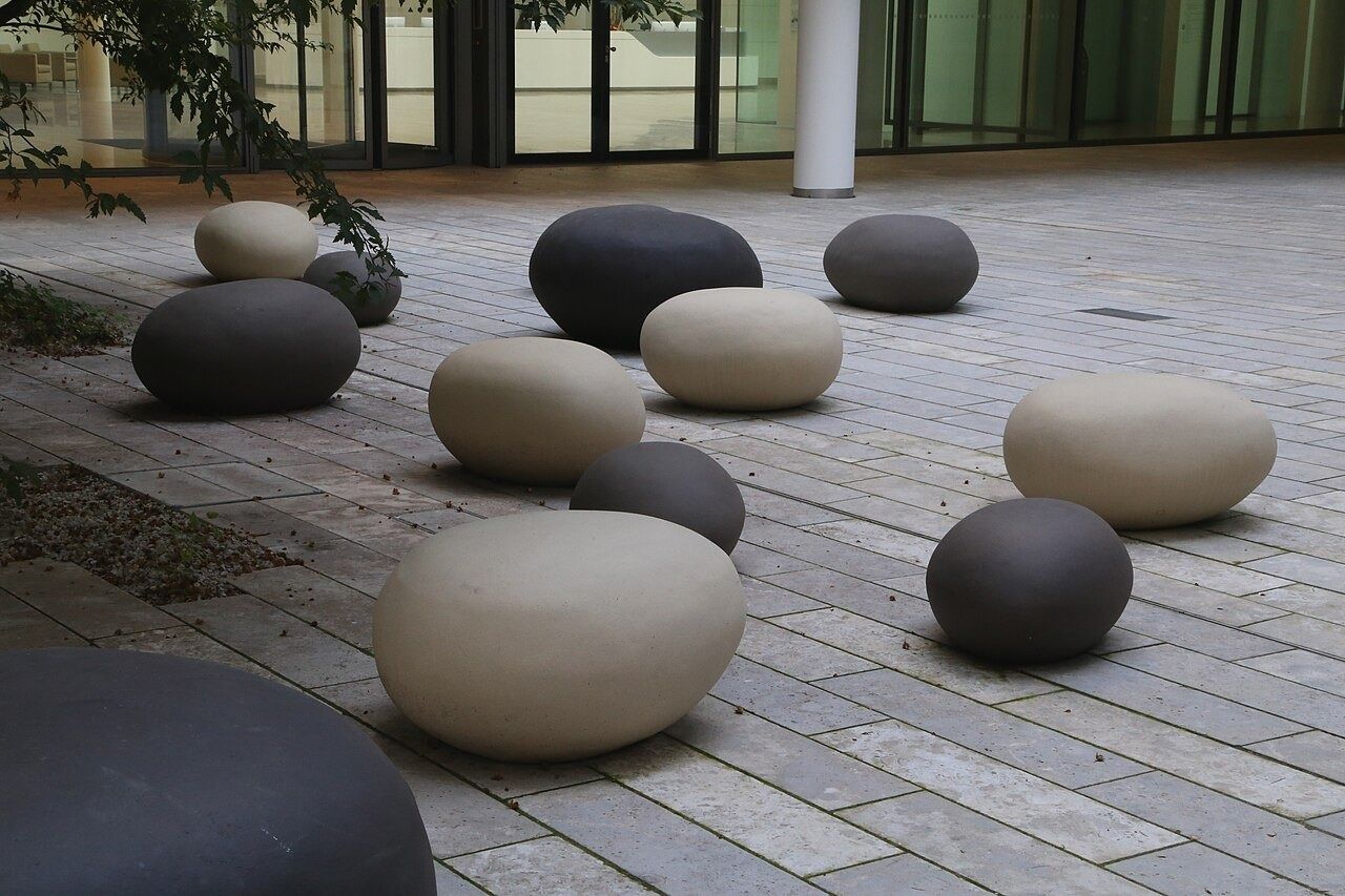 Siemens: Rounded stones in the courtyard