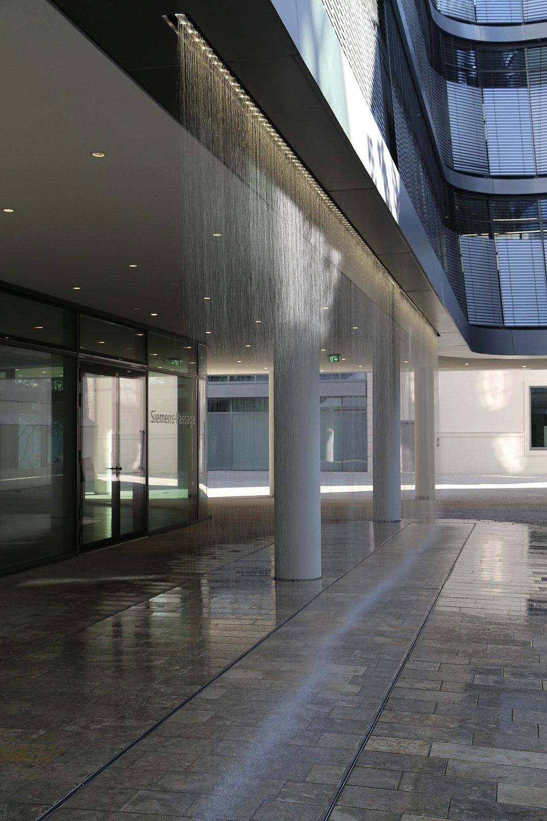 Siemens: Water curtain inside the glass arcade