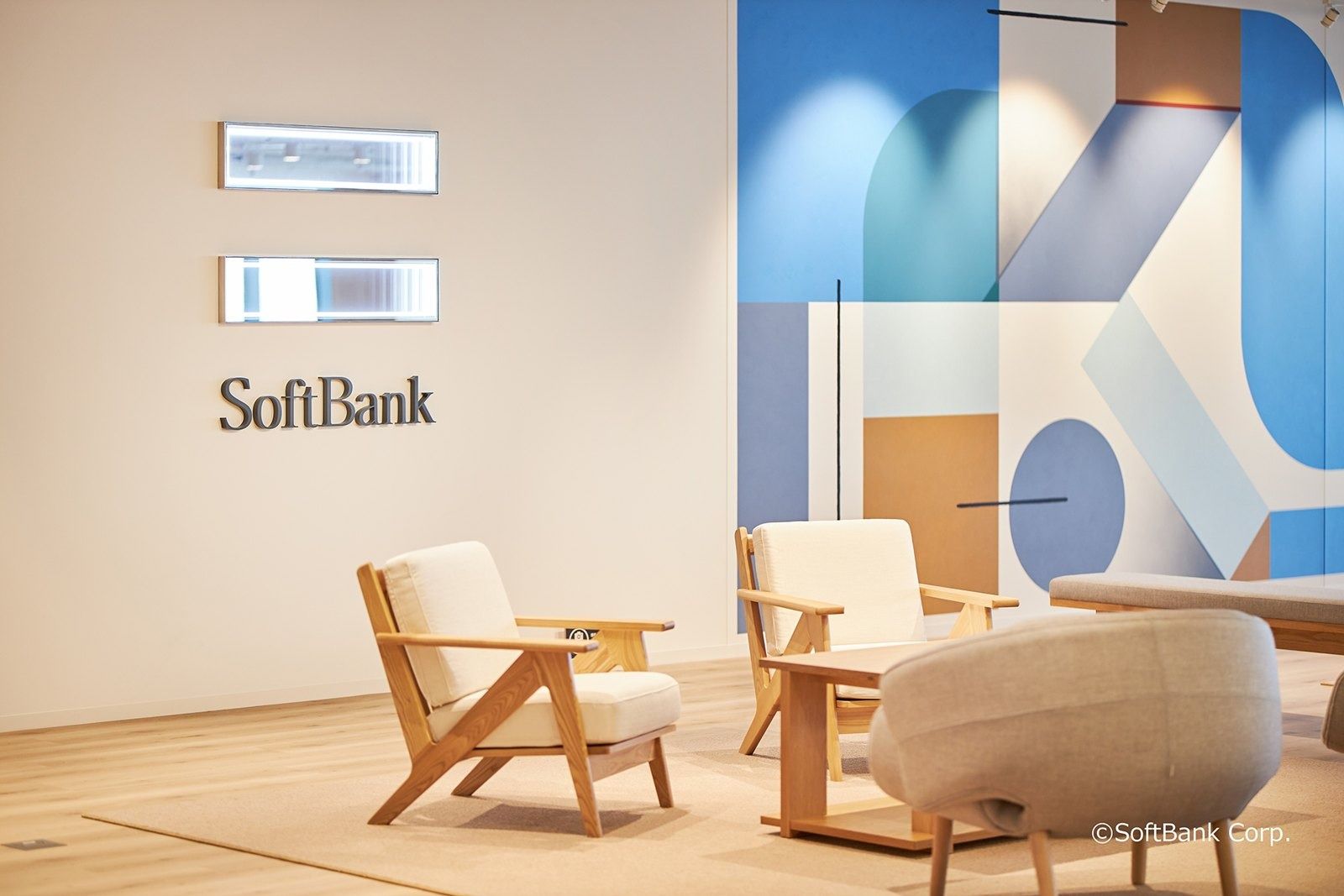 SoftBank Group: Armchairs in front of a wall with the SoftBank name