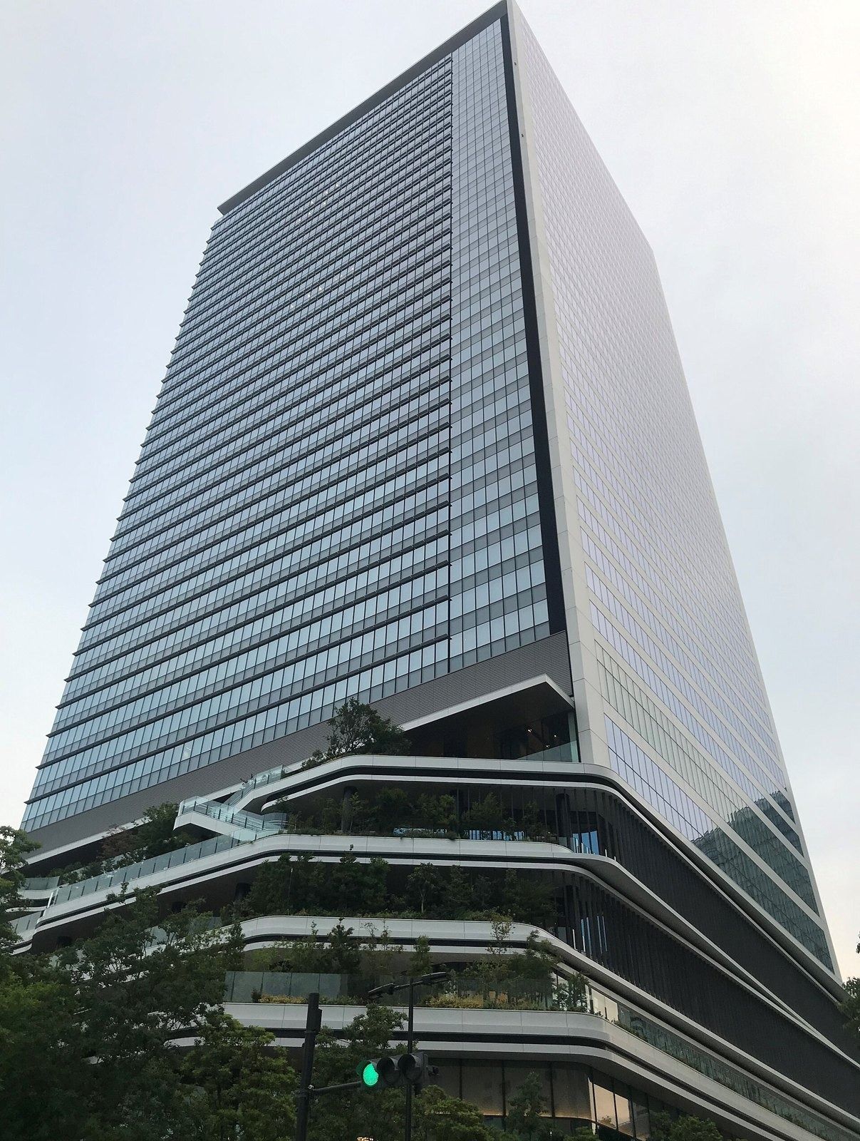SoftBank Group: Glass tower with terraced lower floors