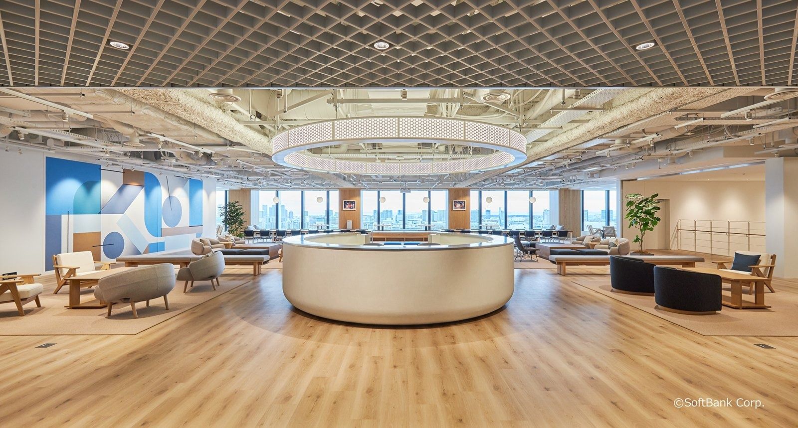 SoftBank Group: Visitor lounge around a round white reception desk