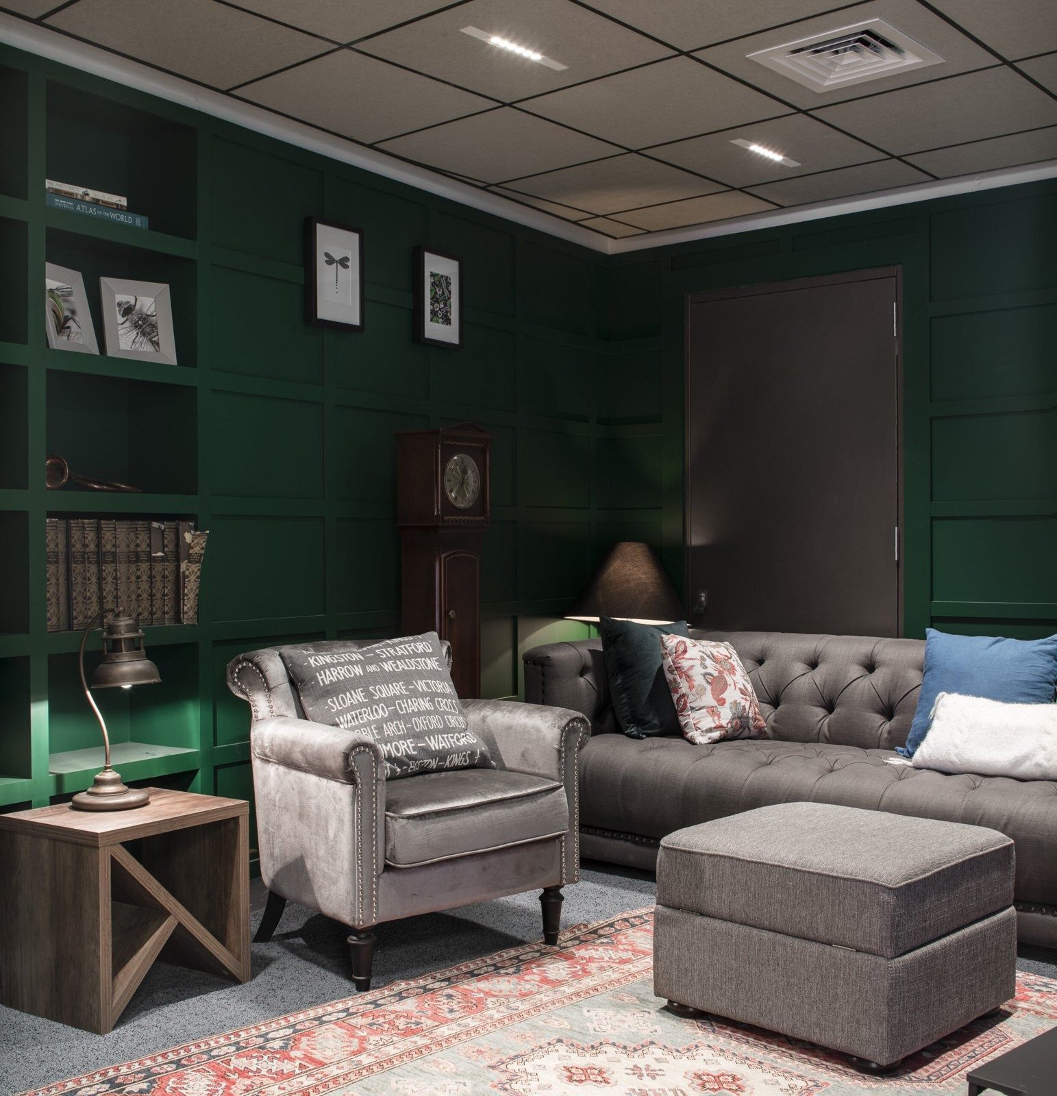Stripe: A green lounge with a chesterfield sofa
