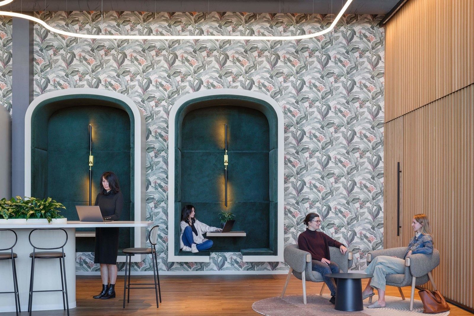 Stripe: Arched niches in a patterned wall