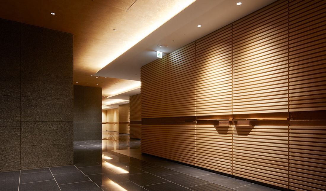 Sumitomo Corporation: Hallway lined with horizontal wooden slats and warm lighting