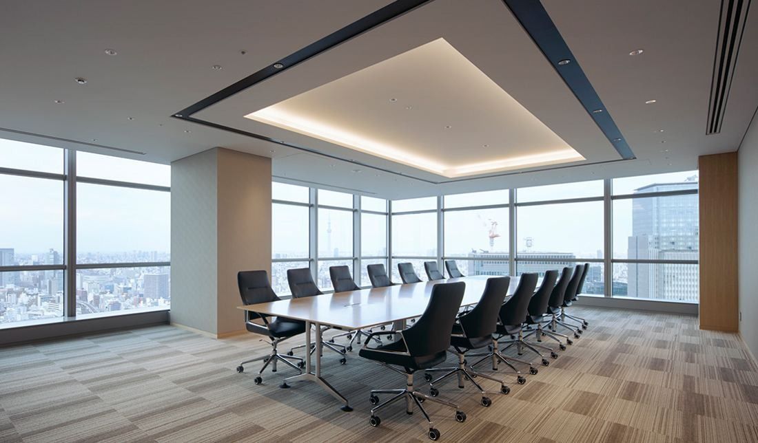 Sumitomo Corporation: Meeting room with a long table and black chairs beside large windows