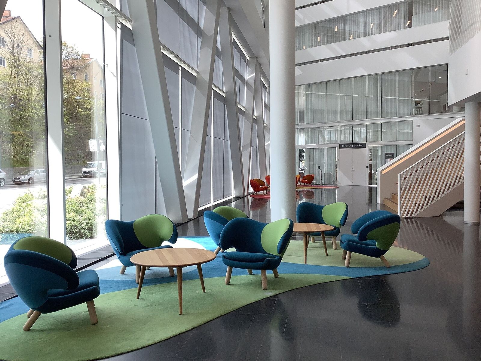Swedbank: Blue-green armchairs on a rug in the lobby