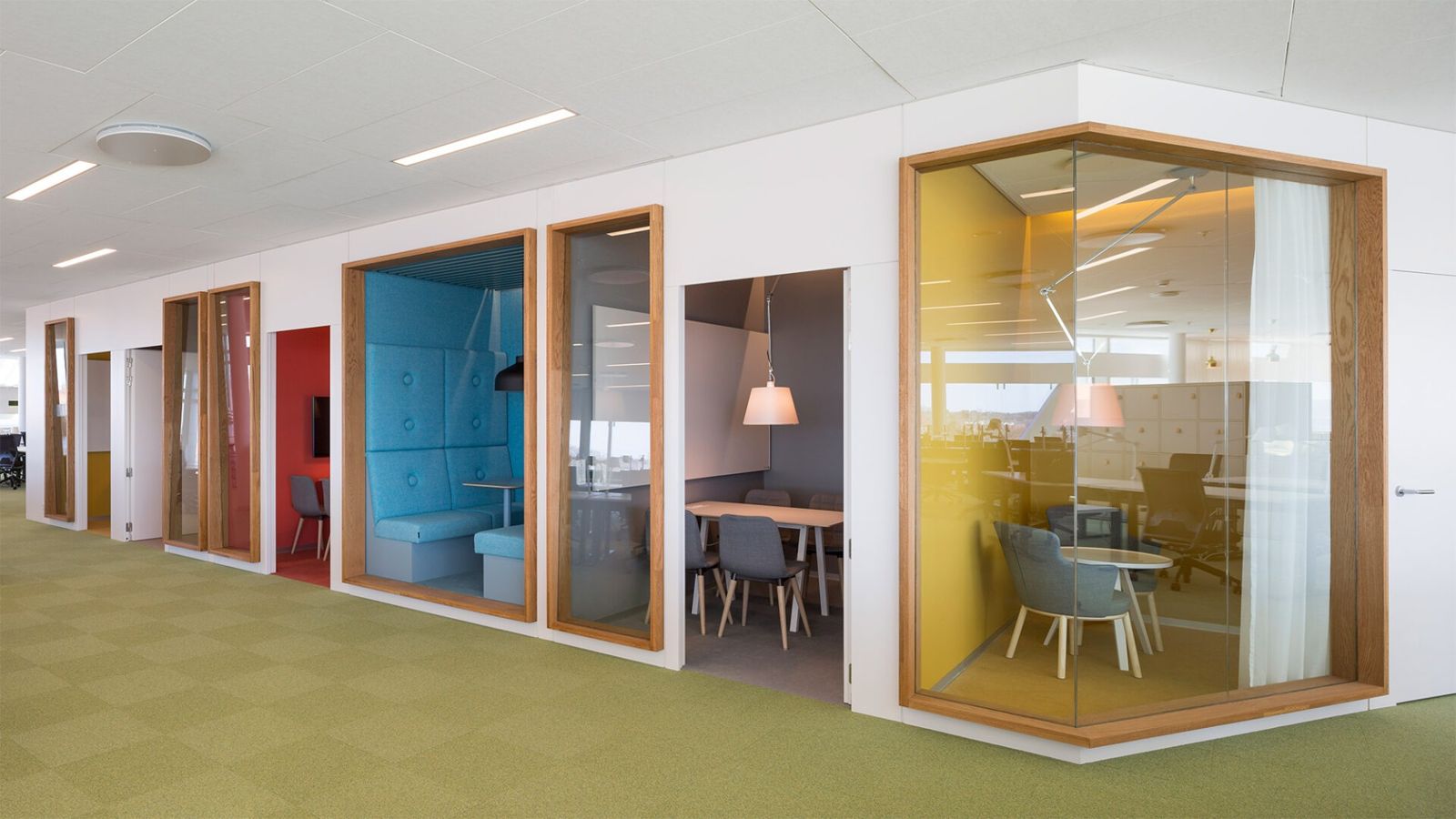 Swedbank: Small glass-fronted meeting rooms in different colors