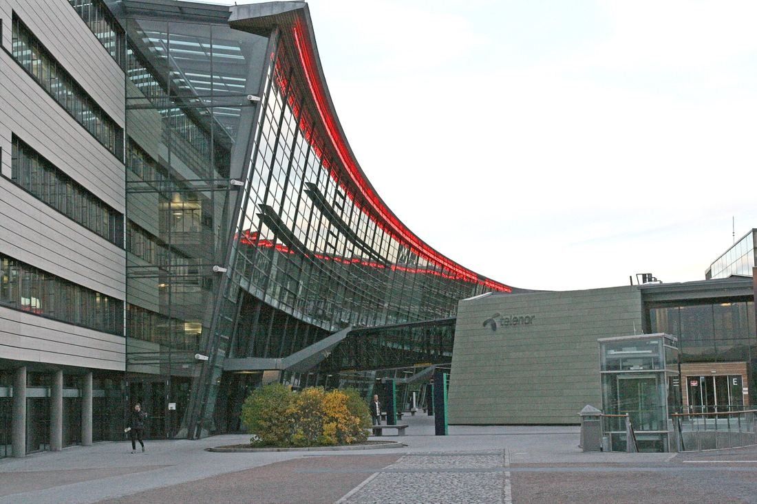 Telenor: Office wing and a sweeping glass roof meeting at an entrance square
