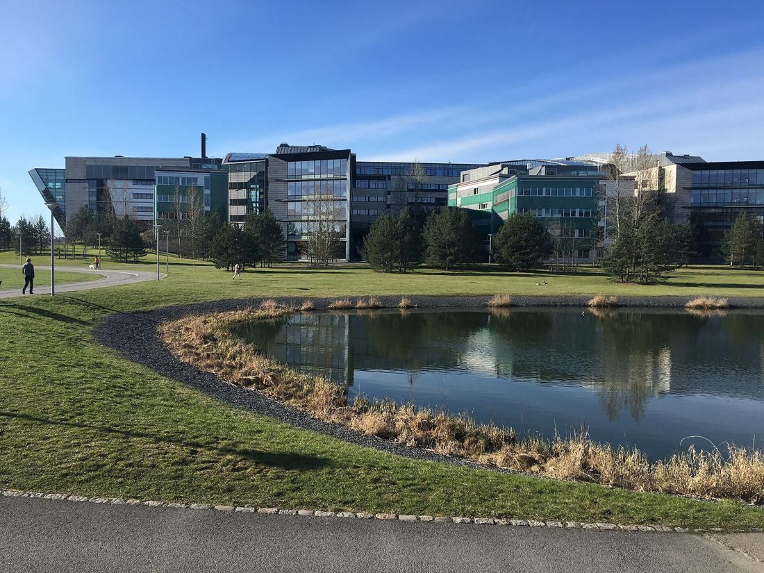 Telenor: Pond surrounded by lawns with low office buildings behind
