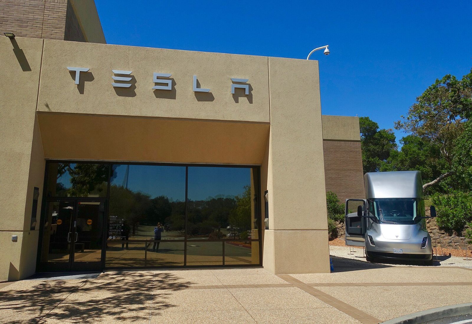 Tesla: Entrance with large TESLA letters and a truck parked outside