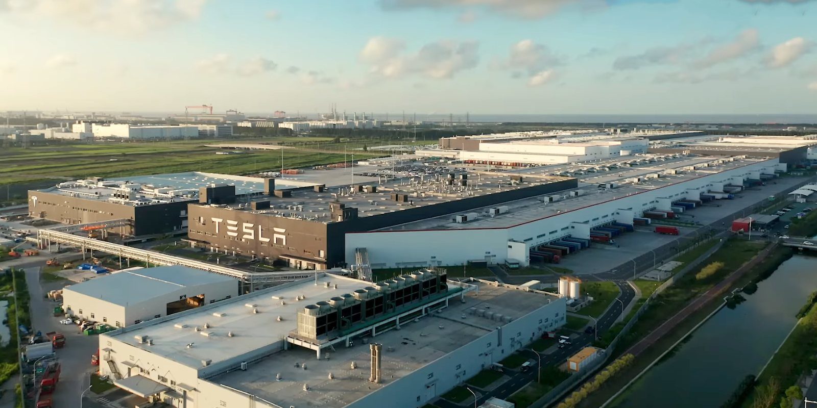 Large factory buildings with TESLA on the roof