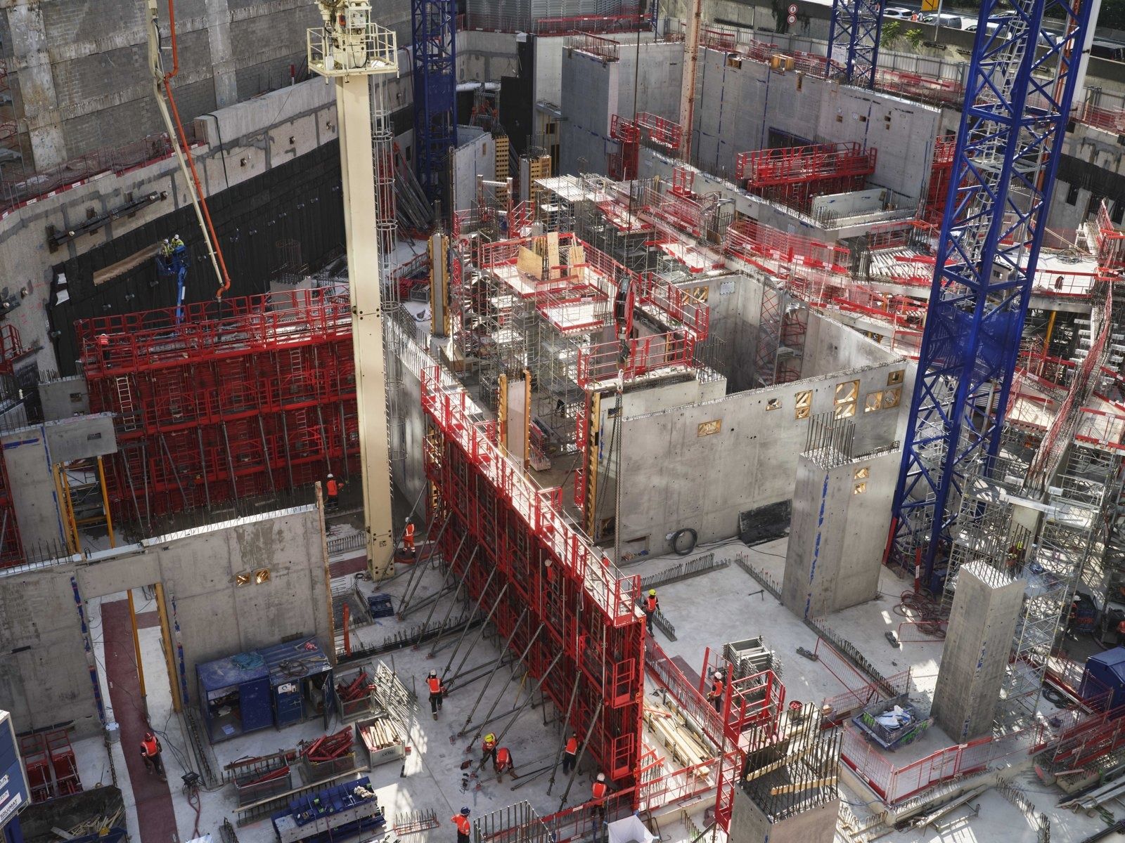 TotalEnergies: Construction site with red formwork
