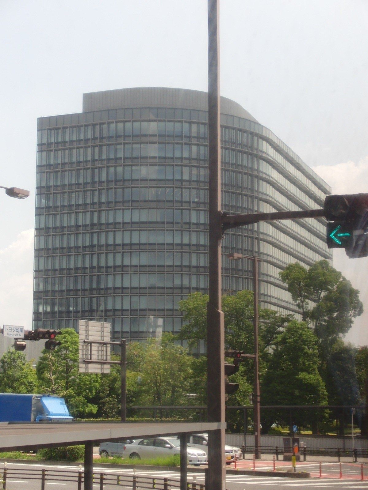 Toyota Motor Corporation: Head office from the street