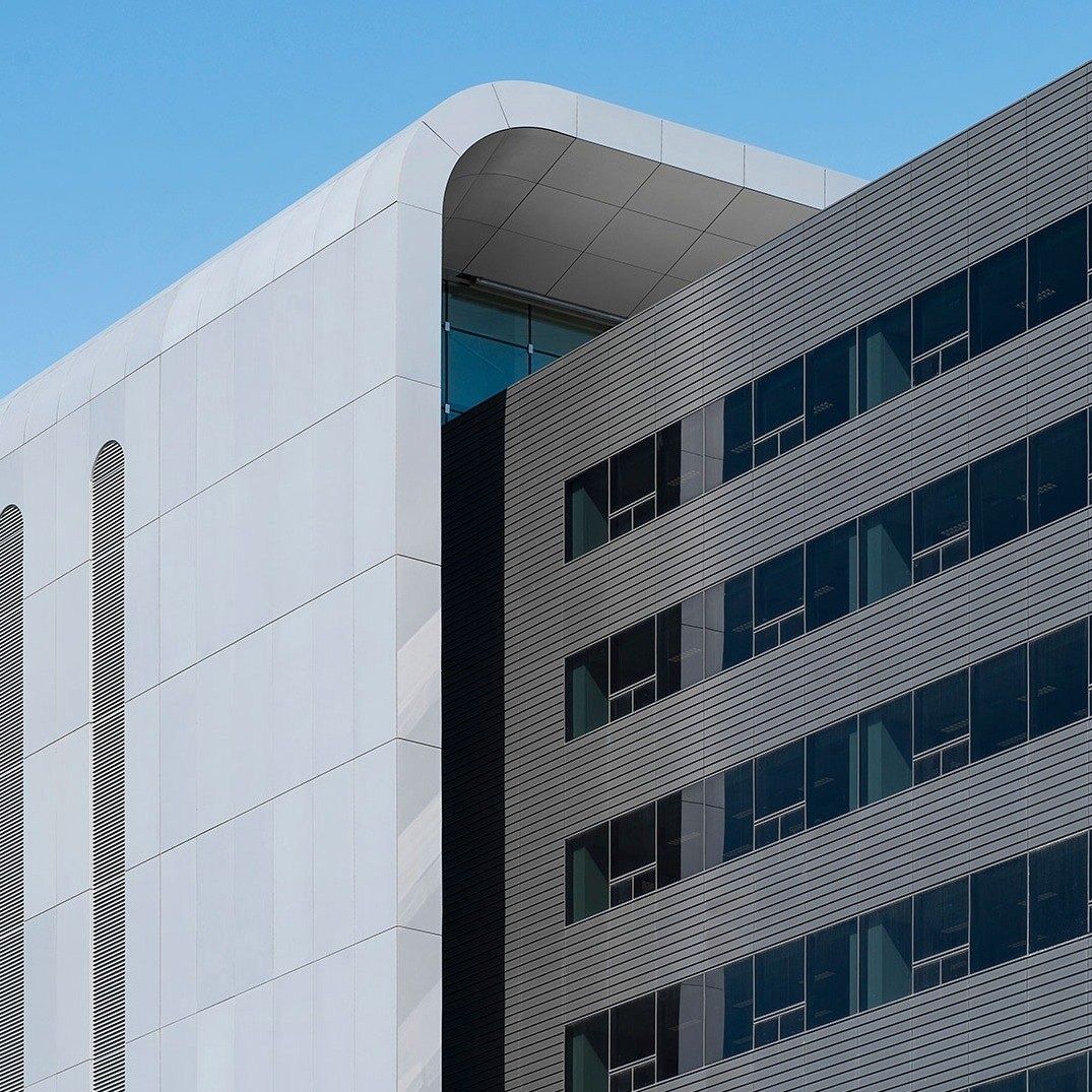 TSMC: White aluminum facade with rounded corners
