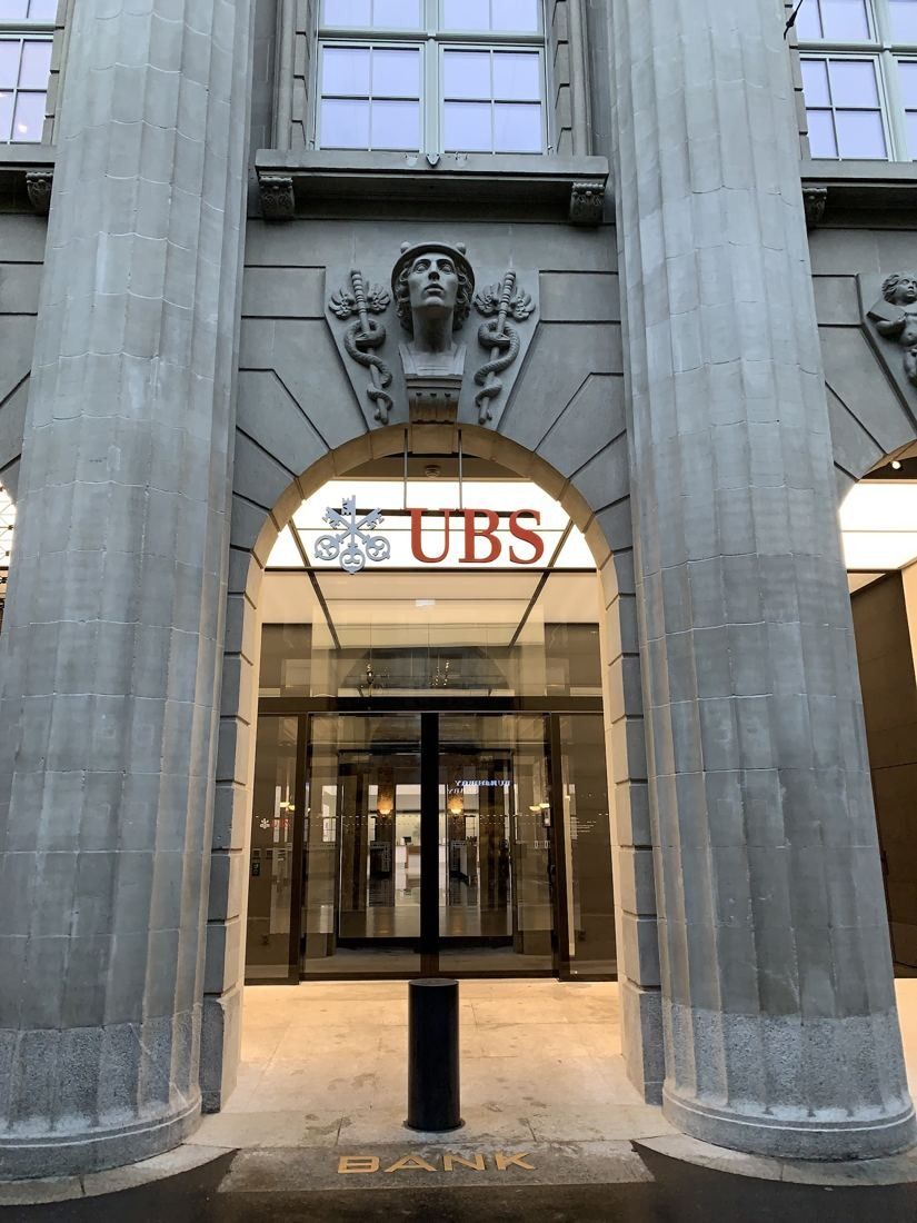 UBS: Entrance under an arch with a UBS sign, framed by large columns