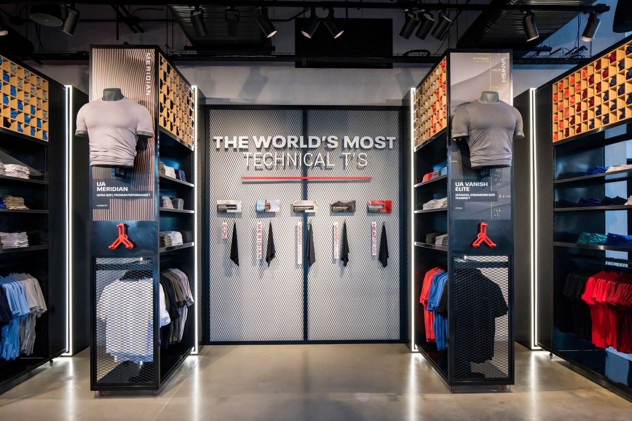 Under Armour: Lit display niche with folded shirts and shelving on both sides