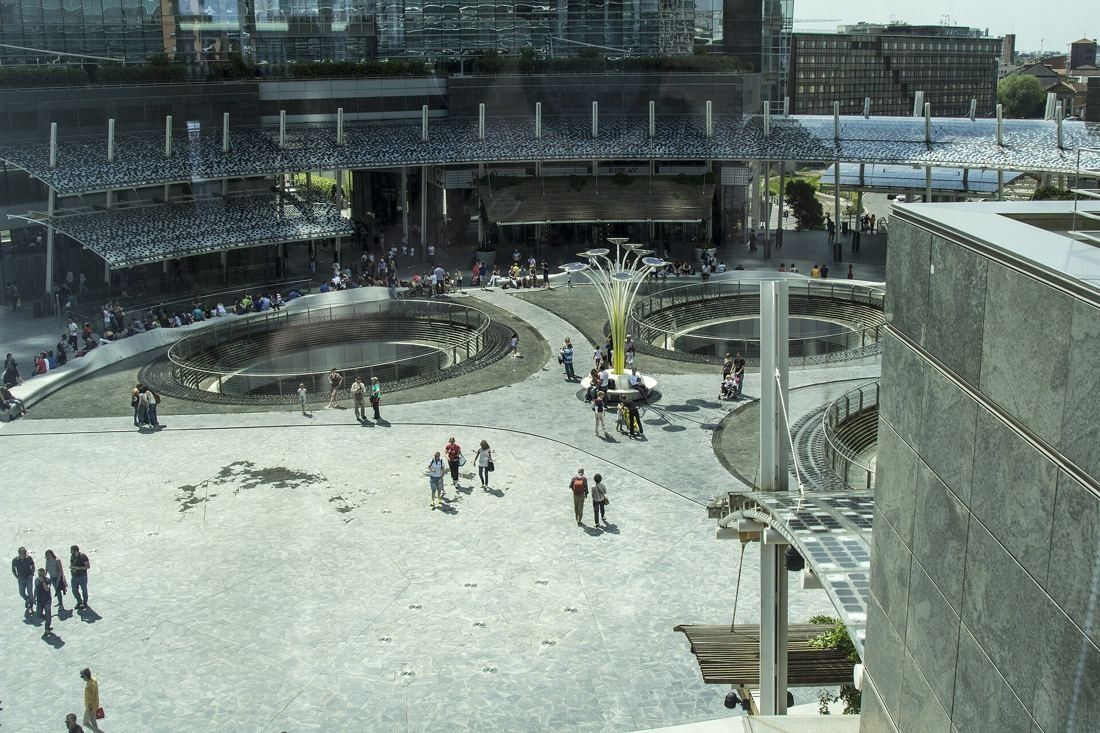 UniCredit: Elevated view of a round plaza with fountains and small walking figures