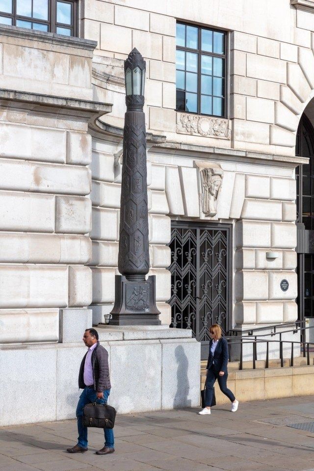 Unilever: Entrance with a stone obelisk