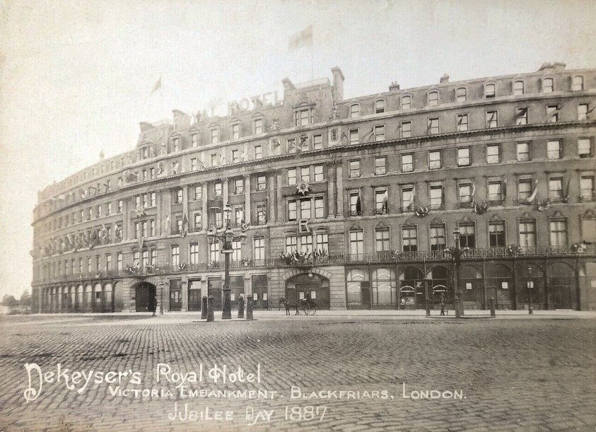 Victorian photograph of a large curved hotel building