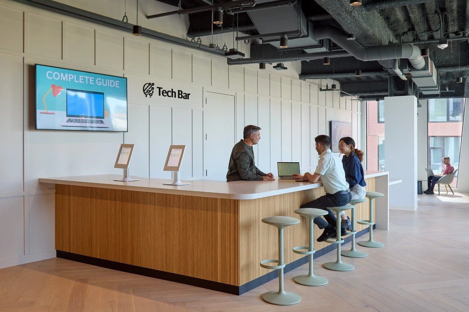 Visa: A tech help bar