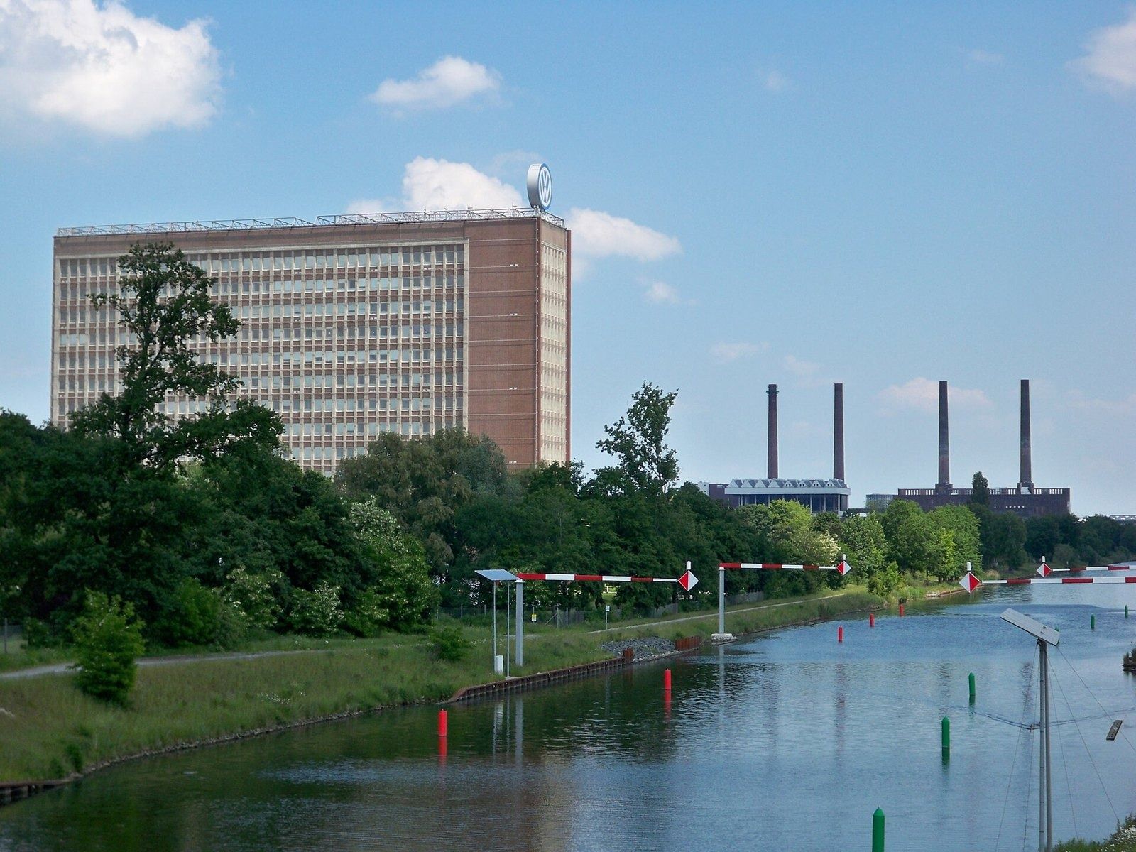 Volkswagen Group: Tower beside the canal and power station